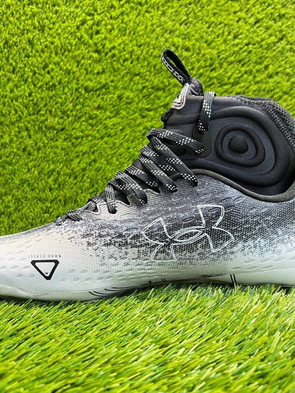 Under Armour Spotlight Lux MC 2.0 Mens Size 10 White Black Football Cleats - Picture 2 of 10